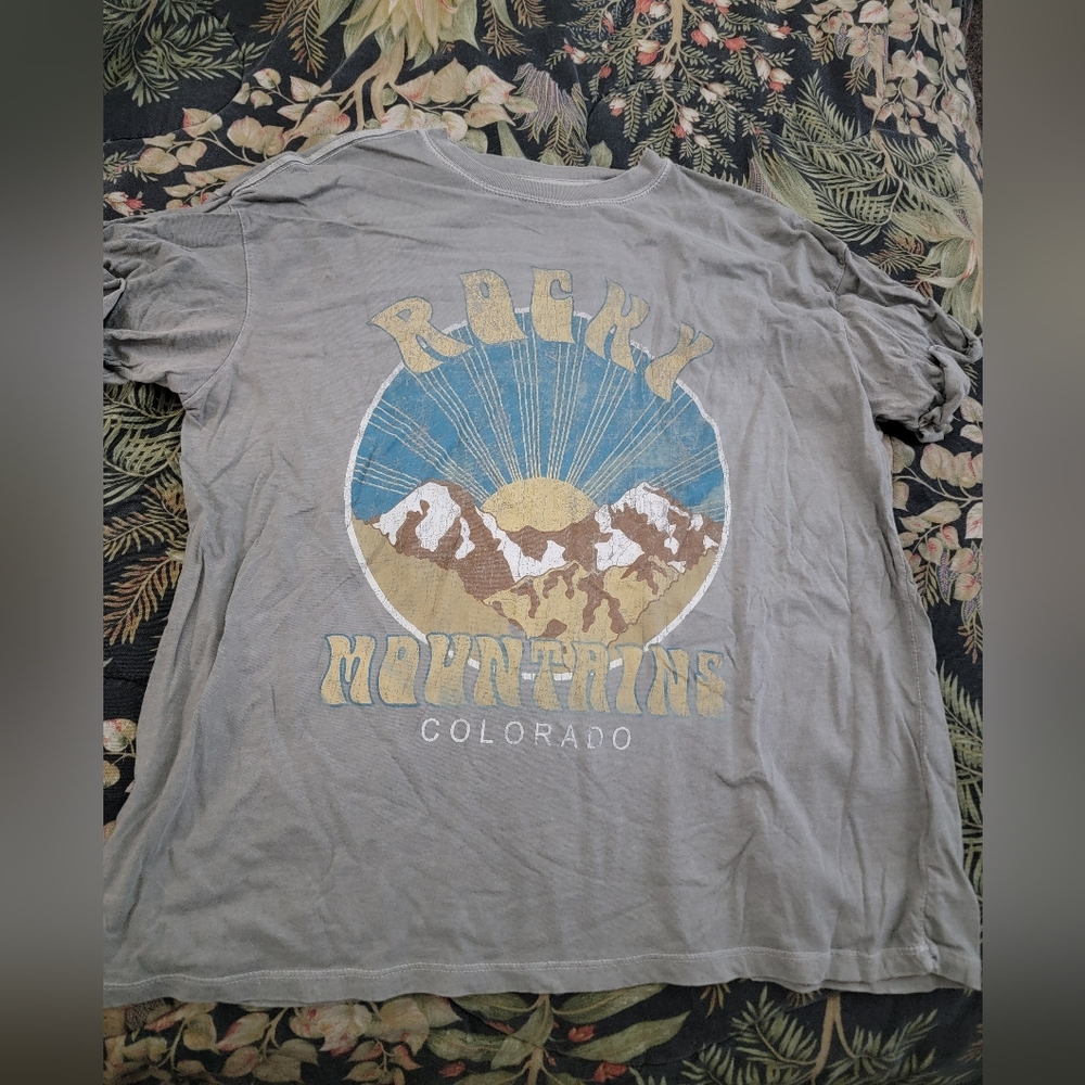 Altar's State Rocky Mountains Colorado Graphic Tee Size Medium